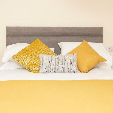 Stylish Modern City Centre Apartment Gloucester Bagian luar foto