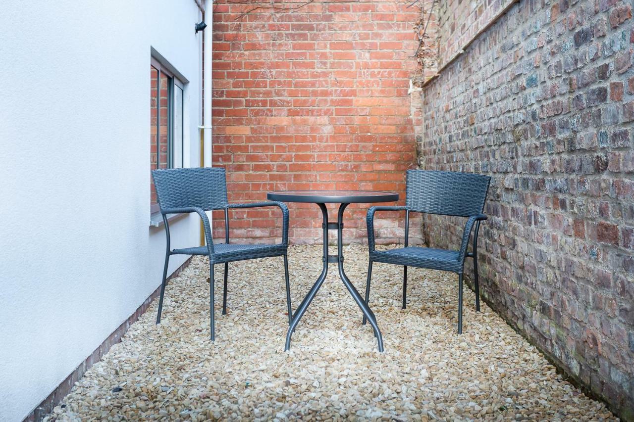 Stylish Modern City Centre Apartment Gloucester Bagian luar foto