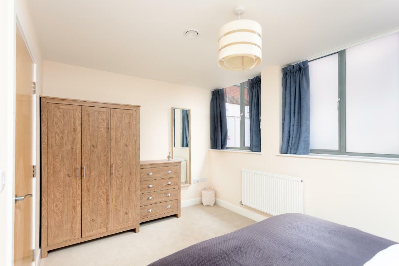 Stylish Modern City Centre Apartment Gloucester Bagian luar foto