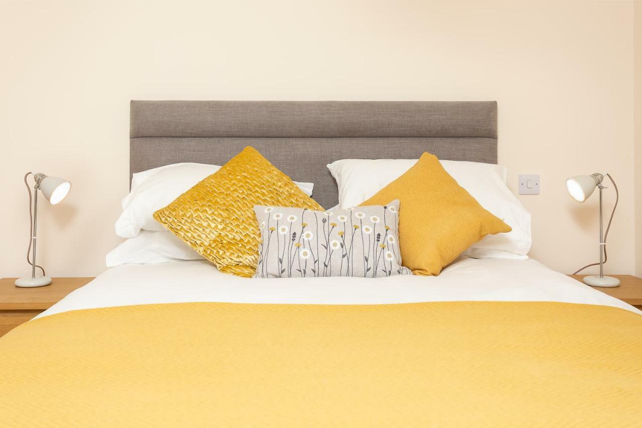 Stylish Modern City Centre Apartment Gloucester Bagian luar foto
