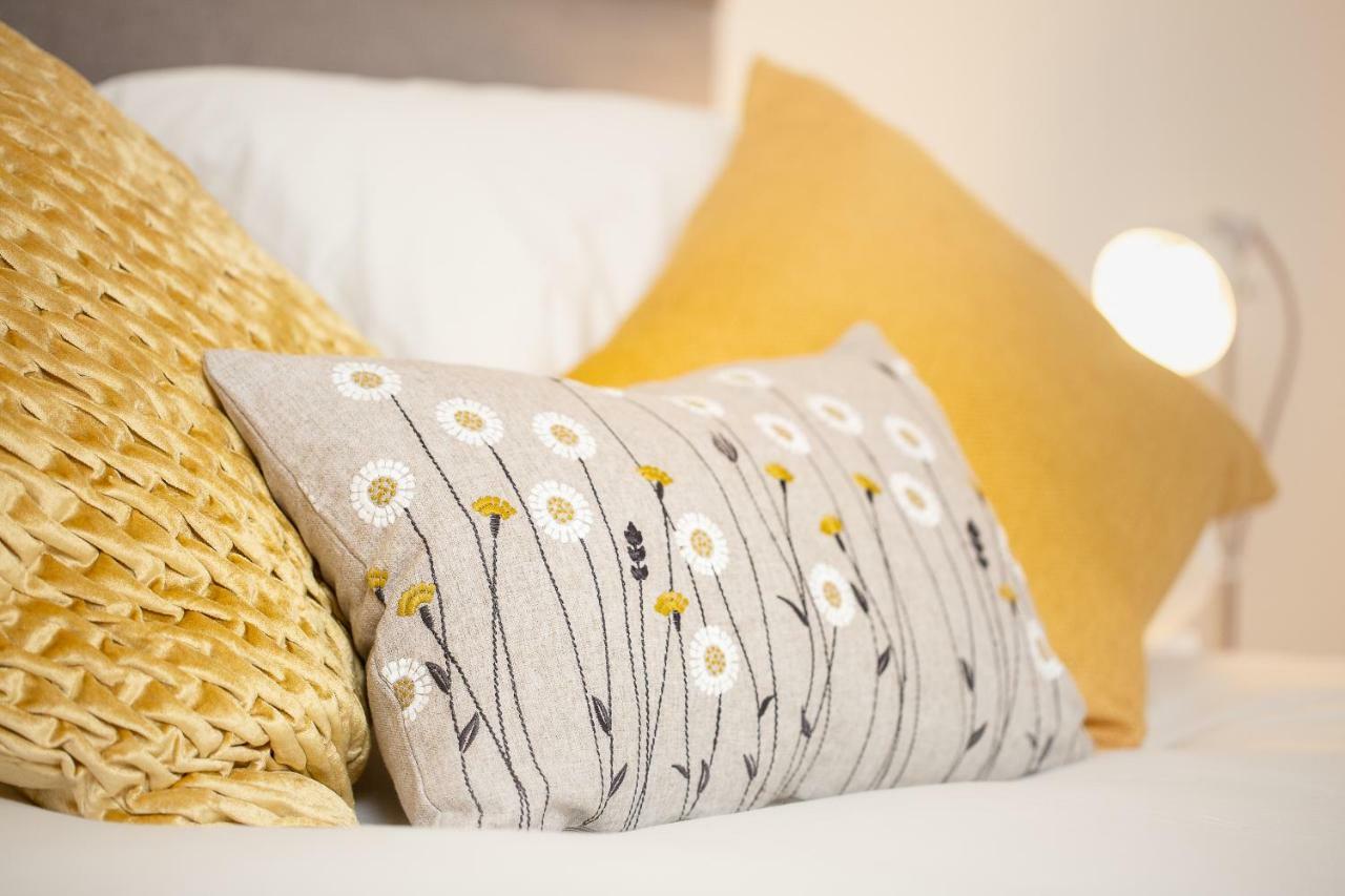 Stylish Modern City Centre Apartment Gloucester Bagian luar foto