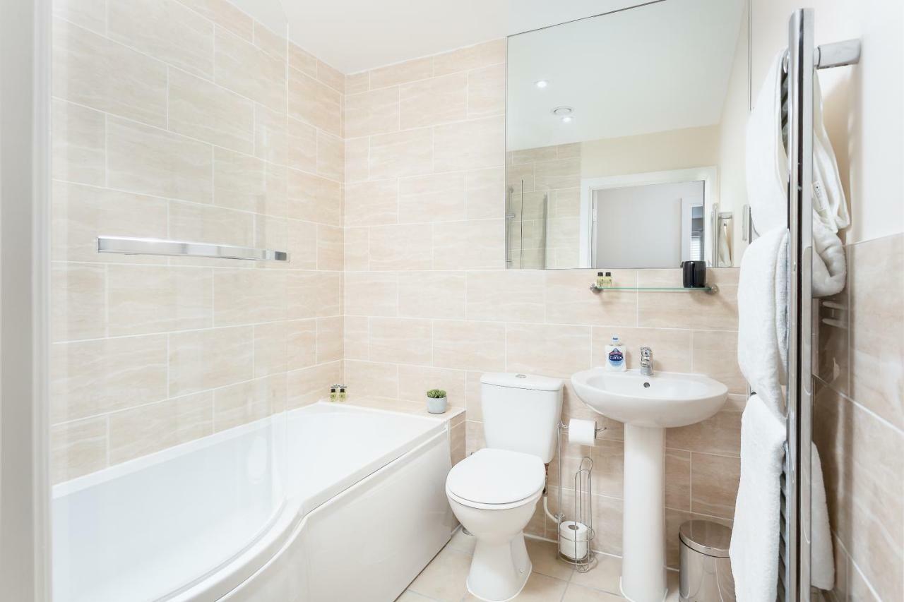 Stylish Modern City Centre Apartment Gloucester Bagian luar foto